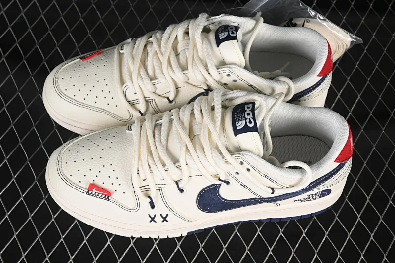 All Categories Nk SB Dunk Series Nk SB Dunk Low High-end Customized Low-top Shoes Nike SB Dunk Low North Face x Kaws Tripartite Series Strap Off-White Black Hook Anniversary High-end Customized Low-top Casual Shoes YX5066-283